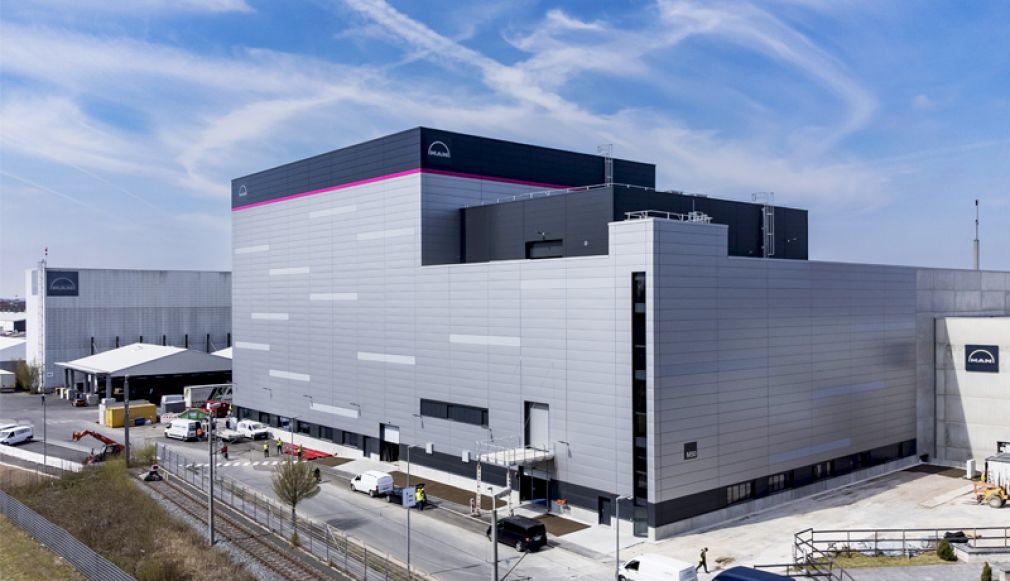 MAN investește jumătate de miliard de euro în fabrica din Nuremberg. Începe producția de baterii pentru autocamioane și autobuze electrice