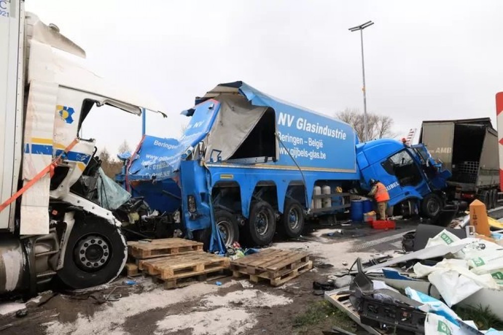 VIDEO. Accident cu patru camioane în Belgia. Printre victime, un șofer profesionist român