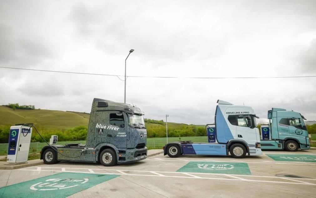 Petrom a inaugurat prima stație de încărcare electrică pentru camioane. Cât îți ia pentru un plin?