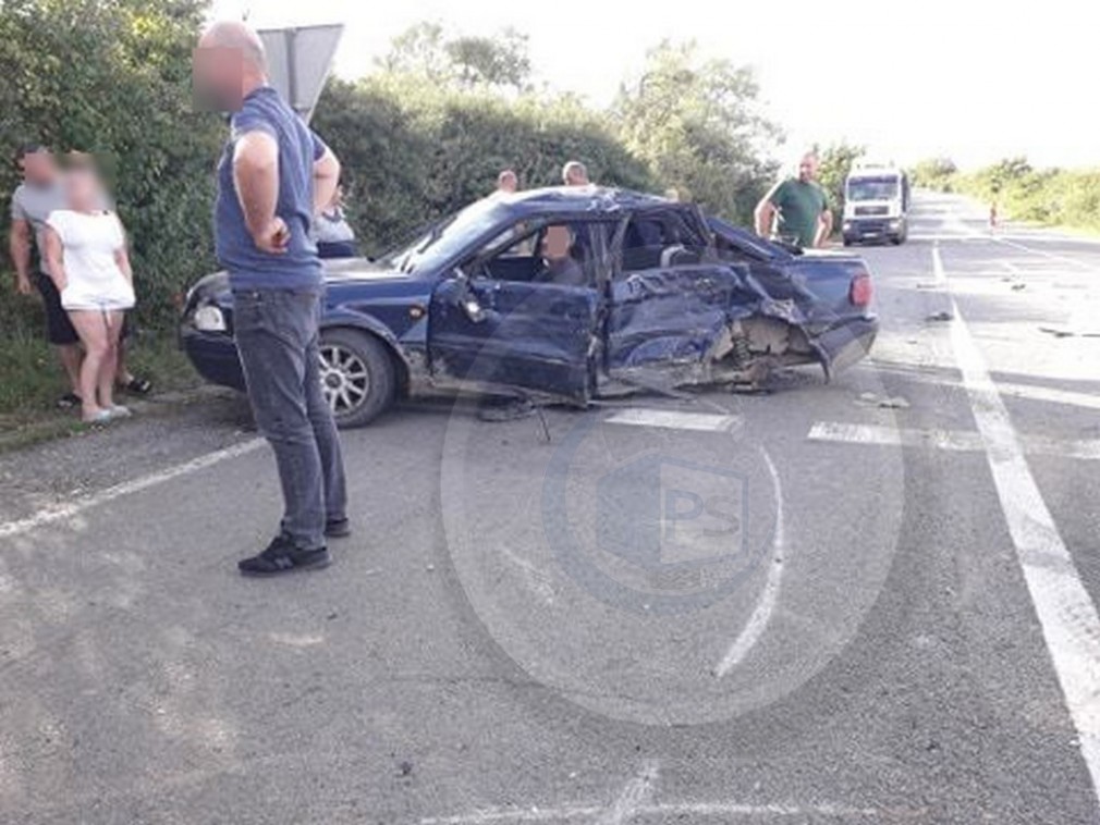 VIDEO. Un șofer de camion sloven a izbit un autoturism după ce nu a acordat prioritate