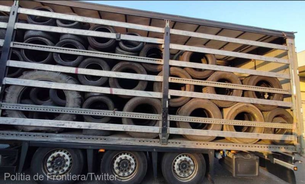 Un transport cu peste 23 de tone de anvelope uzate, oprit la frontieră