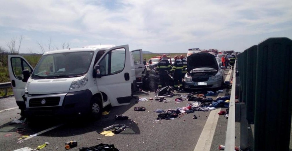 VIDEO Morți și răniți, după un carambol cu șase mașini pe autostrada Timișoara -Deva