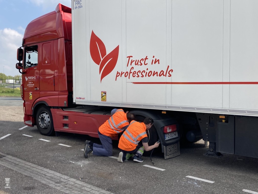 75% din camioane au presiune prea mică în cauciucuri. 900 euro pierderi anuale