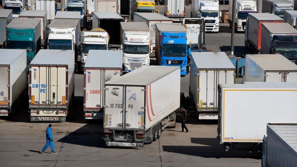 Camioane rusești cu mărfuri din Europa au fost reținute în Kazahstan