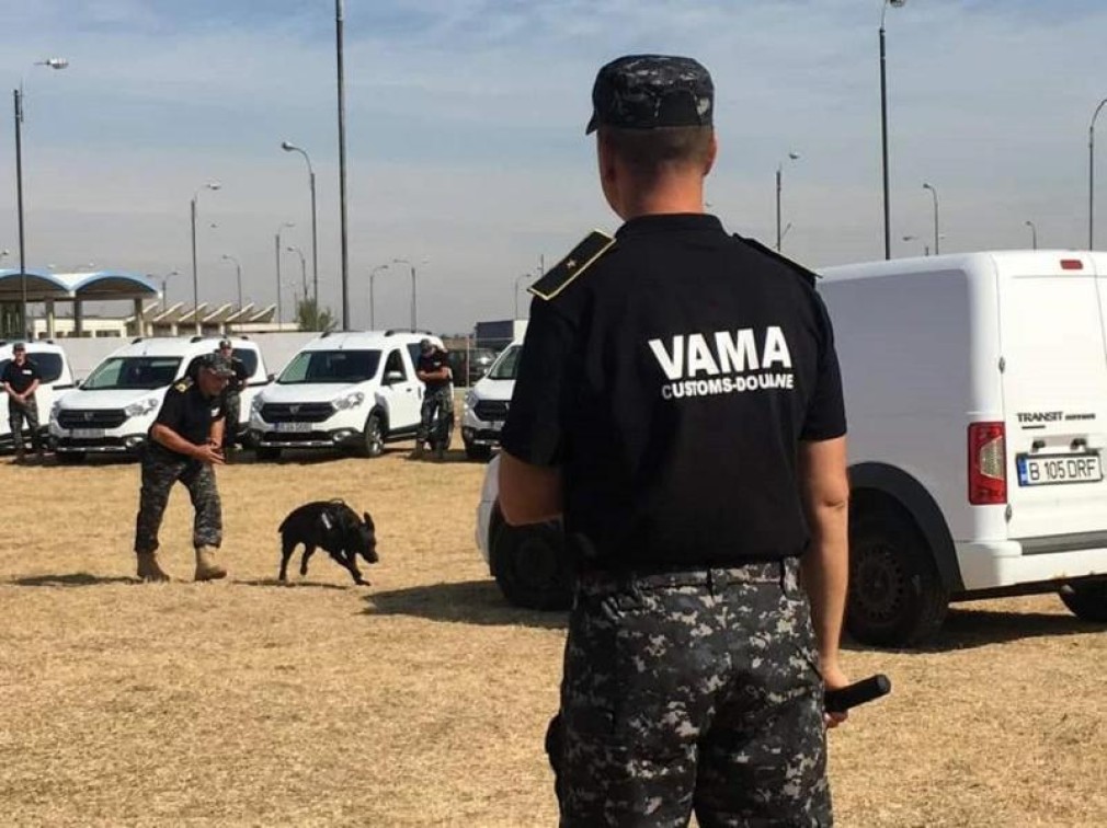 Un director al Autorității Vamale Române ar fi luat o șpagă de un milion de lei