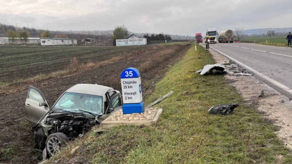 Un BMW, un camion și o autocisternă, implicate într-un accident