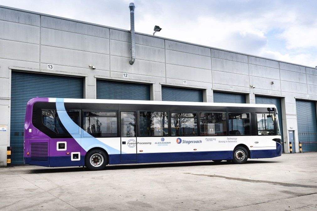 Primul autobuz autonom circulă în UK. Biletul e 7 lire