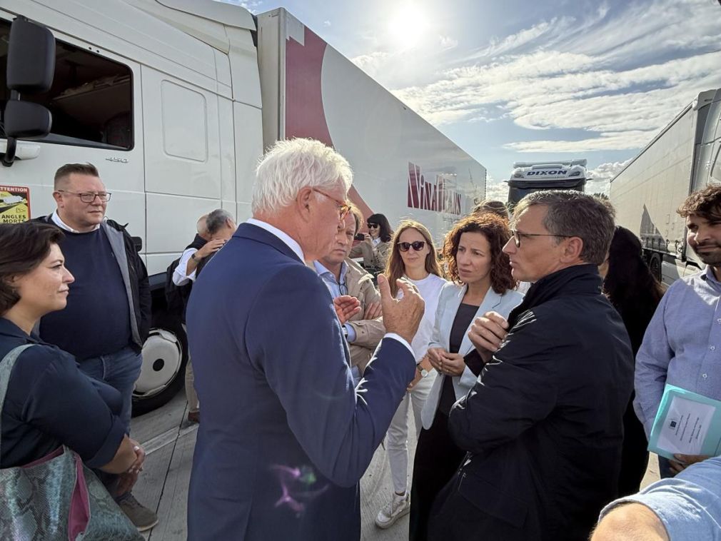 Vicepreședintele Comisiei Europene subliniază necesitatea unor parcări sigure pentru camioane