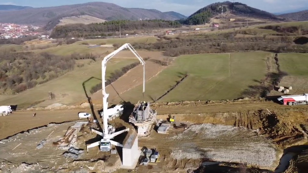 VIDEO. Imagini spectaculoase de la construcția viaductului de pe Autostrada Sibiu - Boița