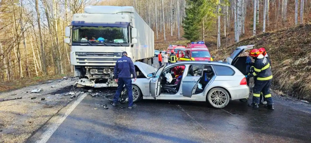 Impact între un camion și un autoturism în județul Brașov