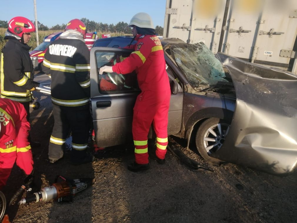 A băut 5 litri de bere, a urcat la volan și s-a lovit de un camion