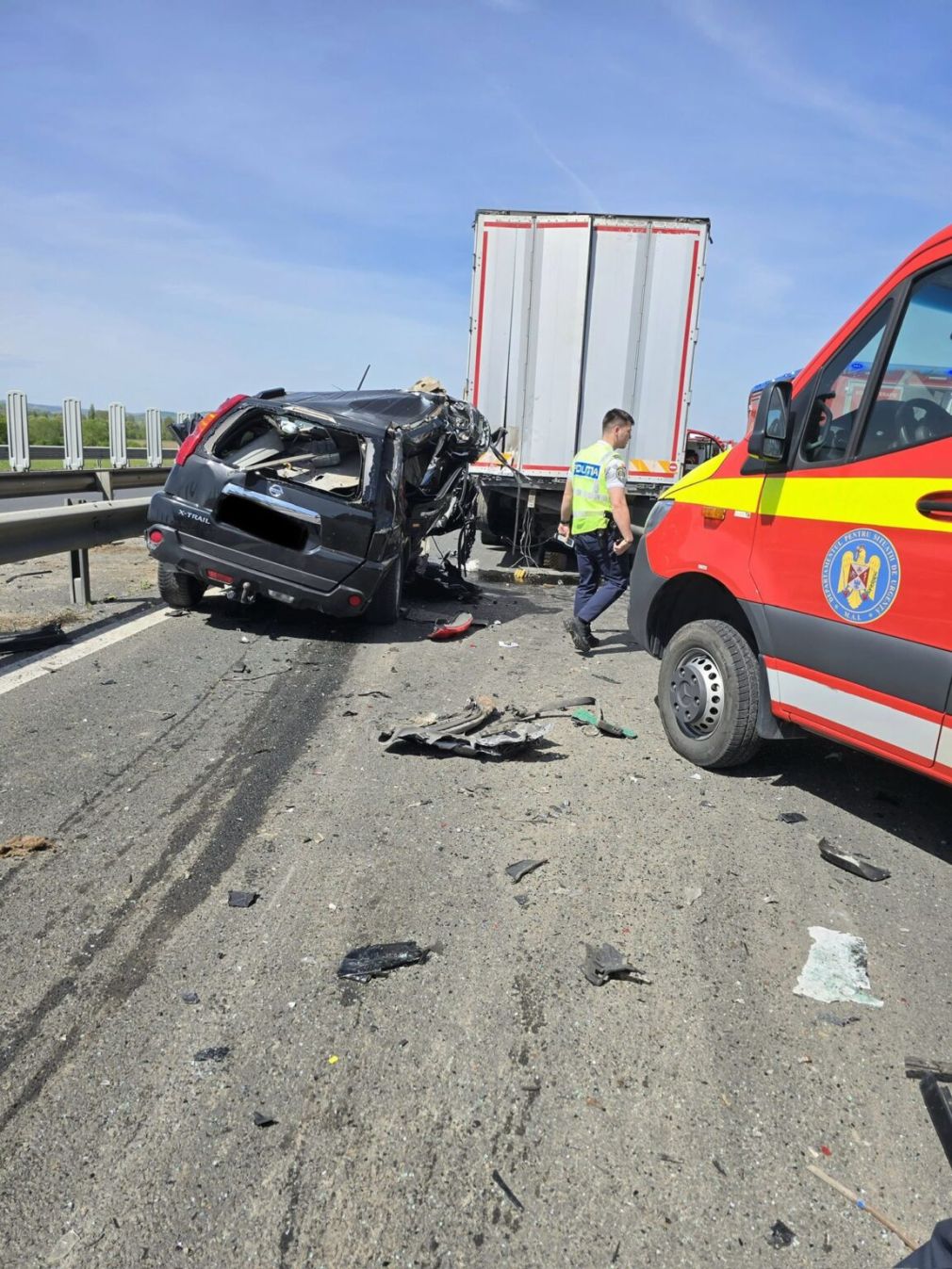 Cum s-a produs un accident cu un autoturism și 2 camioane pe autostradă?
