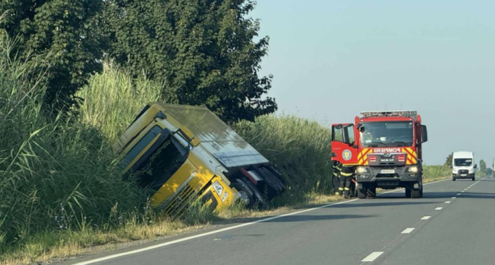 Un camion s-a răsturnat la Satu Mare