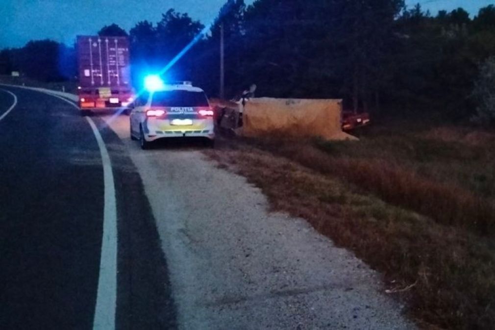 Un șofer de camion a murit după ce a pierdut controlul și a făcut accident