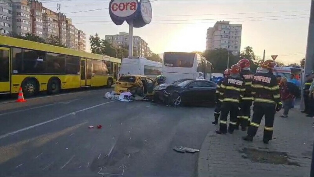 Accident cu patru mașini într-o intersecție din Constanța