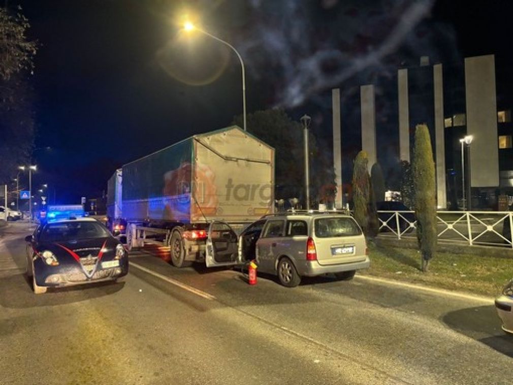 Unei șoferițe din România i s-a făcut rău la volan și a lovit un camion. Fără șanse