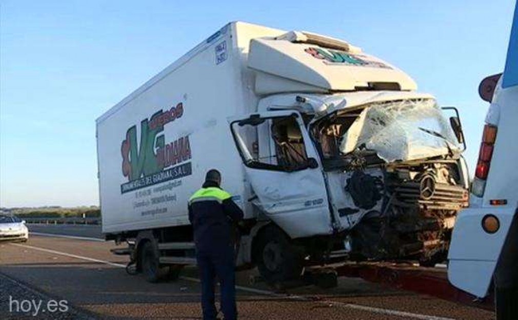Un român a murit şi mai mulţi au fost răniţi după ciocnirea unui camion cu o furgonetă în Spania